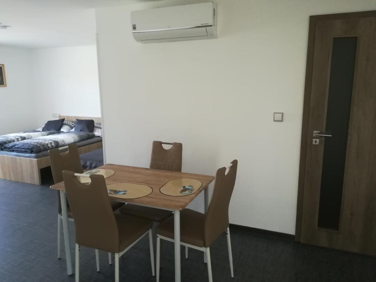 Penzion Šápara Velké Bílovice Exterior foto